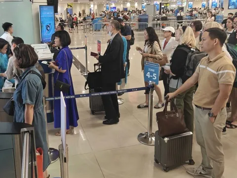 Tranh cãi quanh việc cân hành lý, Cục Hàng không yêu cầu cải tiến kiểm tra hành lý xách tay