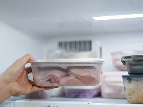 Sai lầm khi cất thịt trong tủ lạnh khiến vi khuẩn lây lan, cả nhà ngộ độc