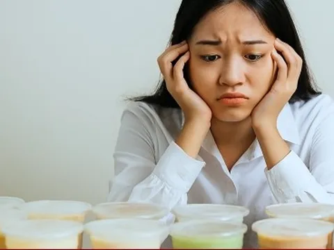 Thử việc lương 5 triệu, mỗi ngày đều phải uống trà sữa 65 nghìn đồng để hòa nhập