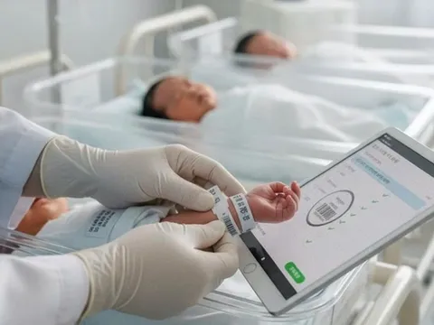 Cảnh báo nguy cơ trao nhầm trẻ sơ sinh khi các bệnh viện liên tục xảy ra sự cố
