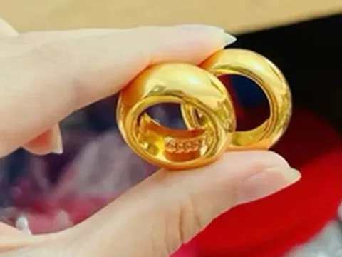 Đôi nam nữ bán 2 cây vàng giá 282 triệu đồng, vừa đi khỏi thì người mua báo công an