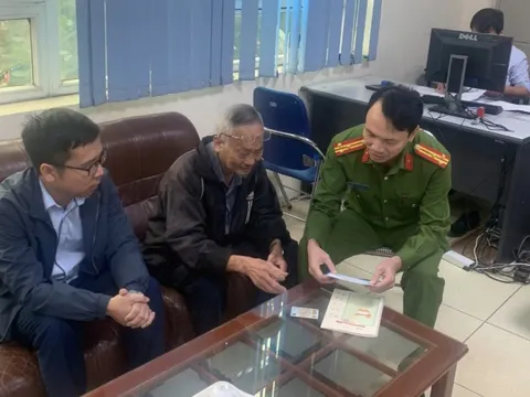 Cụ ông Bắc Ninh muốn chuyển toàn bộ tiền tiết kiệm cho một tài khoản, ngân hàng lập tức báo công an