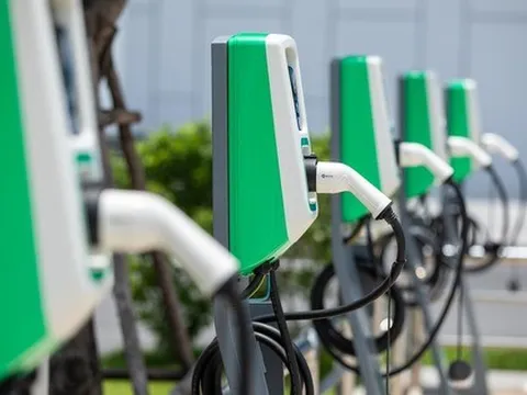 Infographic: Hạ tầng sạc pin ngày một vững mạnh, người Việt đã có thể an tâm mua xe điện