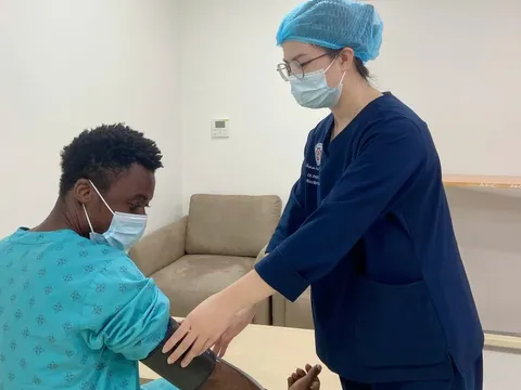 Người đàn ông sốt cao 40 độ, tổn thương gan, thận cấp tính vì căn bệnh ác tính mang từ quê nhà Nigeria về Việt Nam