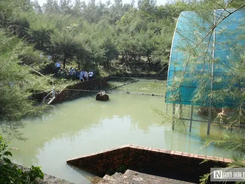 Cận cảnh Tháp Chăm cổ độc nhất vô nhị ở Huế chìm trong nước lũ