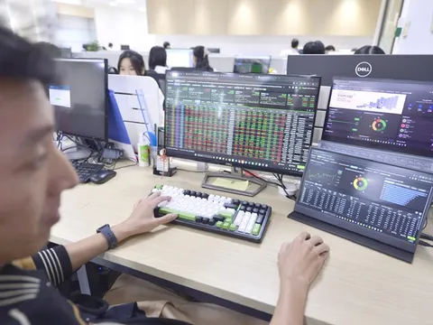 Chứng khoán khó 'về đích' 100% GDP?