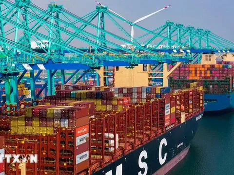 Xuất khẩu Trung Quốc bất ngờ sụt giảm mạnh trong tháng 10