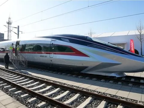 Thần tốc xây hơn 32.000 km đường sắt cao tốc trong 10 năm, gấp chục lần Shinkansen của Nhật Bản, Trung Quốc gánh khoản nợ cực 'khủng'
