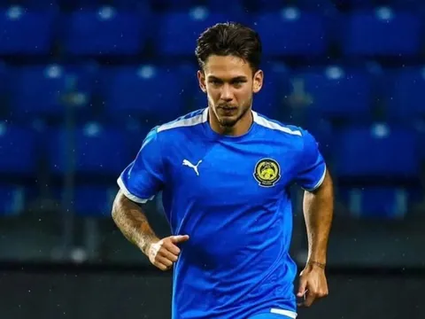 Cầu thủ nhập tịch Malaysia nhận tin sốc: Bị 2 đội bóng cắt hợp đồng cùng lúc, rơi vào cảnh thất nghiệp