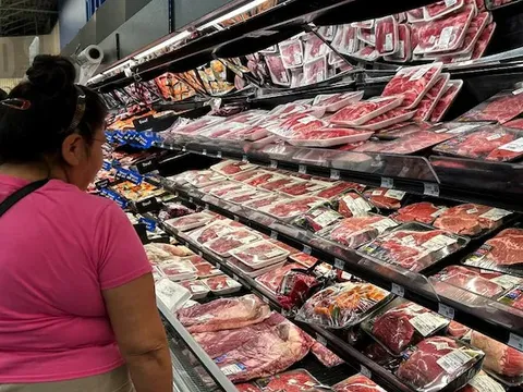 Ông Trump lo lắng đến cả miếng thịt bò cho người dân Mỹ