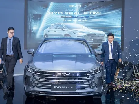 Hàng trăm khách đổ về BYD Tiền Giang: Mẫu sedan mới "chào sân" với kỷ lục 1.200km, "uống" 0,8L xăng/100km