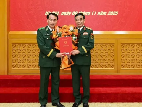 Đại tướng Phan Văn Giang trao quyết định bổ nhiệm Tư lệnh Bộ đội Biên phòng