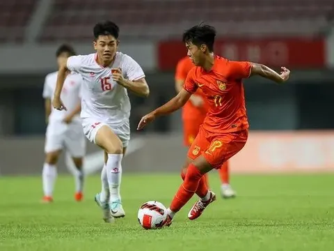 Báo Trung Quốc lo lắng khi HLV Kim Sang-sik triệu tập ngôi sao cao 1m95 khoác áo ĐT Việt Nam