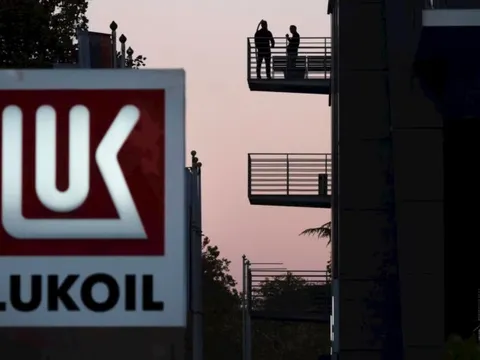 Tập đoàn năng lượng lớn thứ 2 Nga rơi vào khủng hoảng: Thanh lý 20 tỷ USD tài sản ở nước ngoài nhưng không ai mua, loạt nước châu Âu từng 'thân thiết' nay đều quay lưng