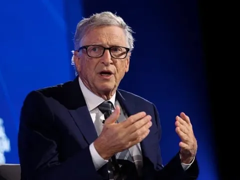 Tỷ phú Bill Gates bị nhiều nhà khoa học phản ứng gay gắt