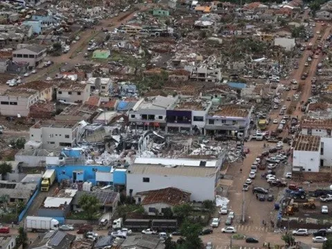 Lốc xoáy “chưa từng có” san bằng 90% thị trấn Brazil