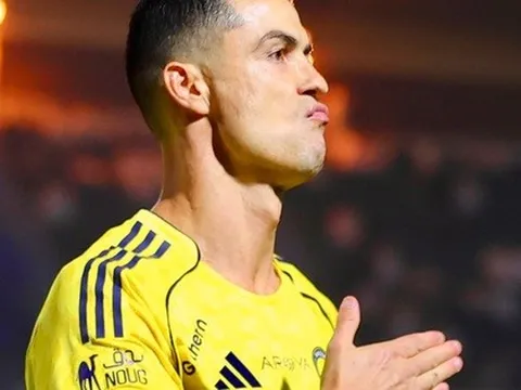 Ronaldo gây tranh cãi