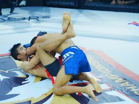 Võ sĩ Trung Quốc đấm nhầm đồng đội, đấu hòa bộ đôi Việt Nam-Brazil