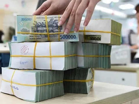 Tiền gửi khách hàng sụt giảm tại nhiều ngân hàng