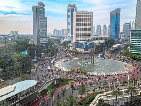 Láng giềng Việt Nam muốn đổi tiền