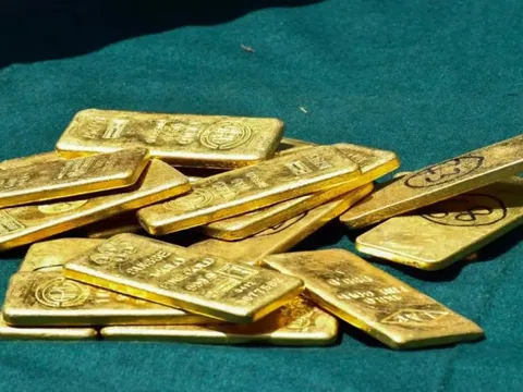 Đột kích chuỗi cửa hàng thời trang, tịch thu 10 kg vàng trị giá 33 tỷ đồng, 3 tỷ tiền mặt không rõ nguồn gốc