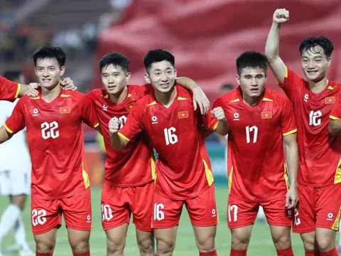 Tuyển Việt Nam thiếu vắng lớn trong ngày đụng độ Trung Quốc