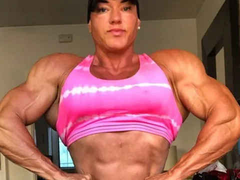 Thiếu nữ 17 tuổi hoá quái vật thể hình bắp tay cuồn cuộn, thân hình như tạc bằng thép