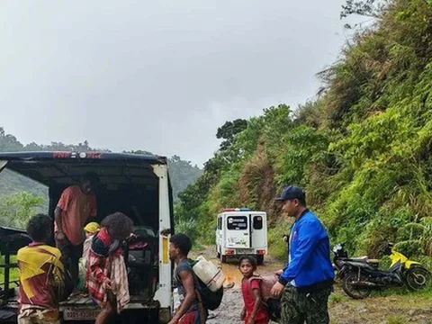Siêu bão Fung Wong giật 230 km/giờ đổ bộ Philippines, đã có người thiệt mạng