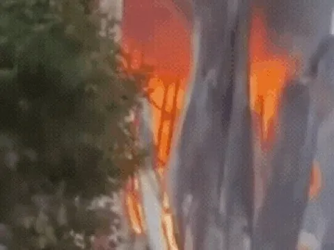 Cháy lớn ở kho nước hoa, hiện trường ám ảnh