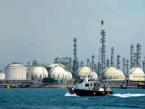 Bất ngờ với khách hàng âm thầm mua dầu Nga suốt 3 năm qua: Nhập hơn 3 triệu tấn dù mạnh tay áp lệnh trừng phạt Moscow theo Mỹ, cung cấp nhiên liệu Nga cho cả lực lượng quốc phòng