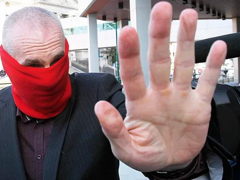 “Bóng ma” ám ảnh: HLV trở thành "kẻ săn mồi" cầm thú, có cầu thủ bị lạm dụng 150 lần ở tuổi 14