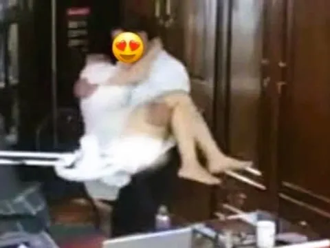 Sở GD-ĐT Ninh Bình vào cuộc vụ clip lãnh đạo trường THPT "thân mật" với nhiều phụ nữ