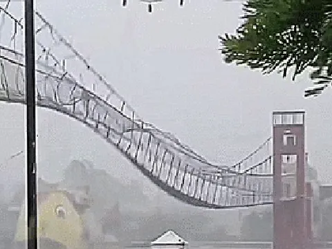 VIDEO: Cầu rung lắc dữ dội trong siêu bão Fung-wong ở Philippines