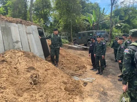 Quân đội Thái Lan xây dựng chiến hào phòng thủ, hầm trú ẩn dọc biên giới Campuchia