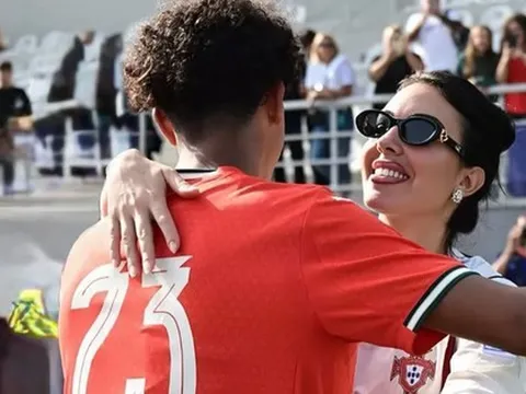 Mẹ của Cristiano Ronaldo Jr. là ai?