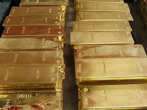 Một quốc gia tại châu Âu đang nắm giữ hơn 520 tấn vàng, dự định "gửi nhờ" ở hai cường quốc