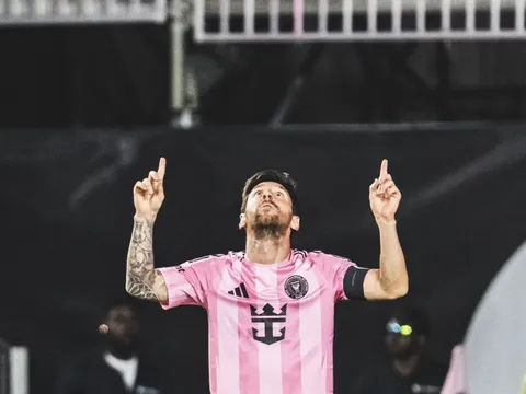 Messi ghi bàn khó tin trong vòng vây 4 người, Inter Miami vào tứ kết MLS Cup