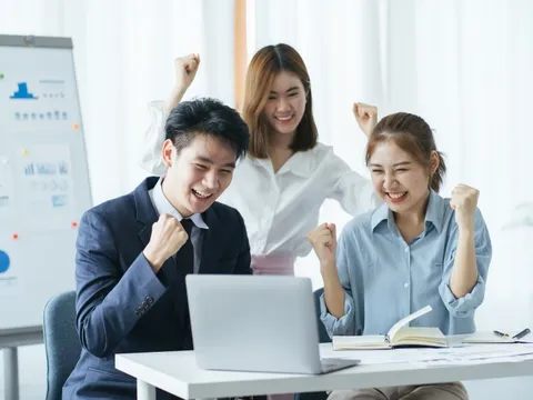 Nhiều người trẻ khó cân bằng cuộc sống trước sức ép tài chính và sức khỏe