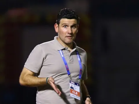 HLV Ninh Bình bức xúc dù thắng ngược, nói nhiều người không "thích" đội