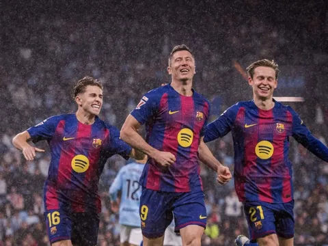 Lewandowski lập hat-trick, Barcelona ngược dòng thắng trận cầu 6 bàn