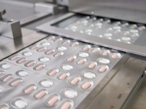 Suốt 140 năm không nước nào làm được, Trung Quốc thành công chỉ trong 3 năm: Tìm thấy công thức mới ‘hô biến’ thuốc đắt tiền thành giá rẻ, chuyên gia Mỹ cũng phải thừa nhận đây là ‘một kỳ công’