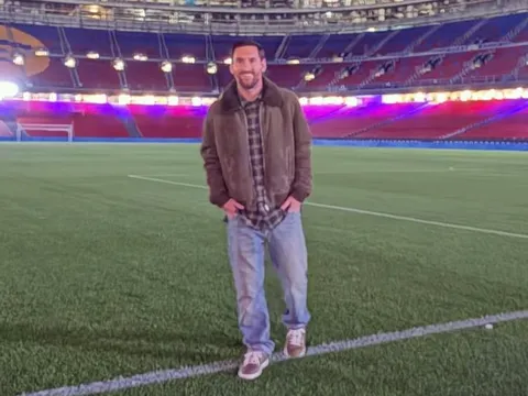 Messi bí mật trở lại Barcelona