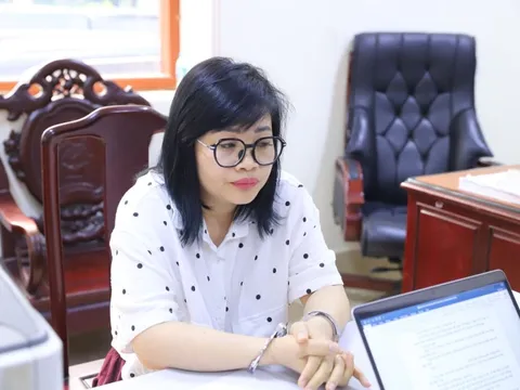 Ảnh: Bắt Giám đốc Phan Văn Khiến, kế toán Nguyễn Thị Phương và khám xét công ty