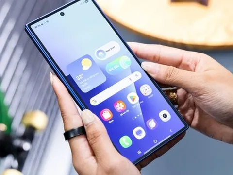 Chiếc điện thoại sang - xịn - mịn giảm giá sâu sau 4 tháng lên kệ