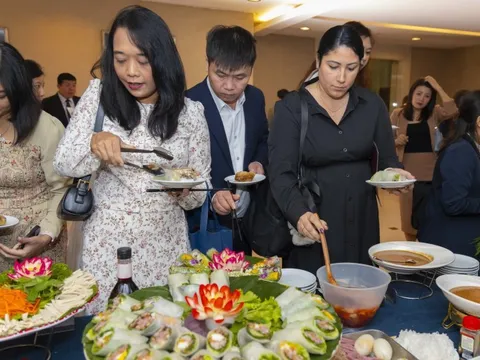 'Ăn cả thế giới' ở Hà Nội