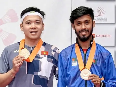 Văn Anh Tuấn giành HCĐ quốc tế đầu tiên cho cầu lông người khuyết tật Việt Nam