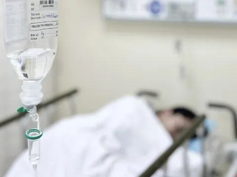 Số người ngộ độc sau ăn bánh mì ở TP.HCM tăng gần 300 ca: Phải làm gì khi có dấu hiệu ngộ độc thực phẩm?