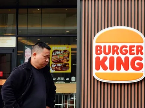 Sau Starbucks, đến lượt một chuỗi nhà hàng nổi tiếng bán mình ở Trung Quốc