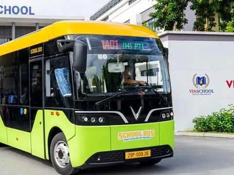 Tập đoàn của ông Phạm Nhật Vượng ra mắt xe điện học đường với loạt công nghệ giám sát, đảm bảo không bỏ sót học sinh