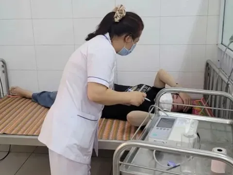 14 người nhập viện sau bữa trưa tại công ty